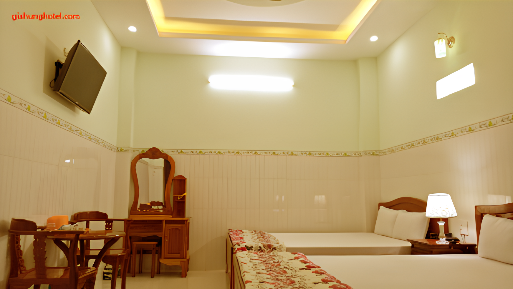 Không gian phòng và dịch vụ