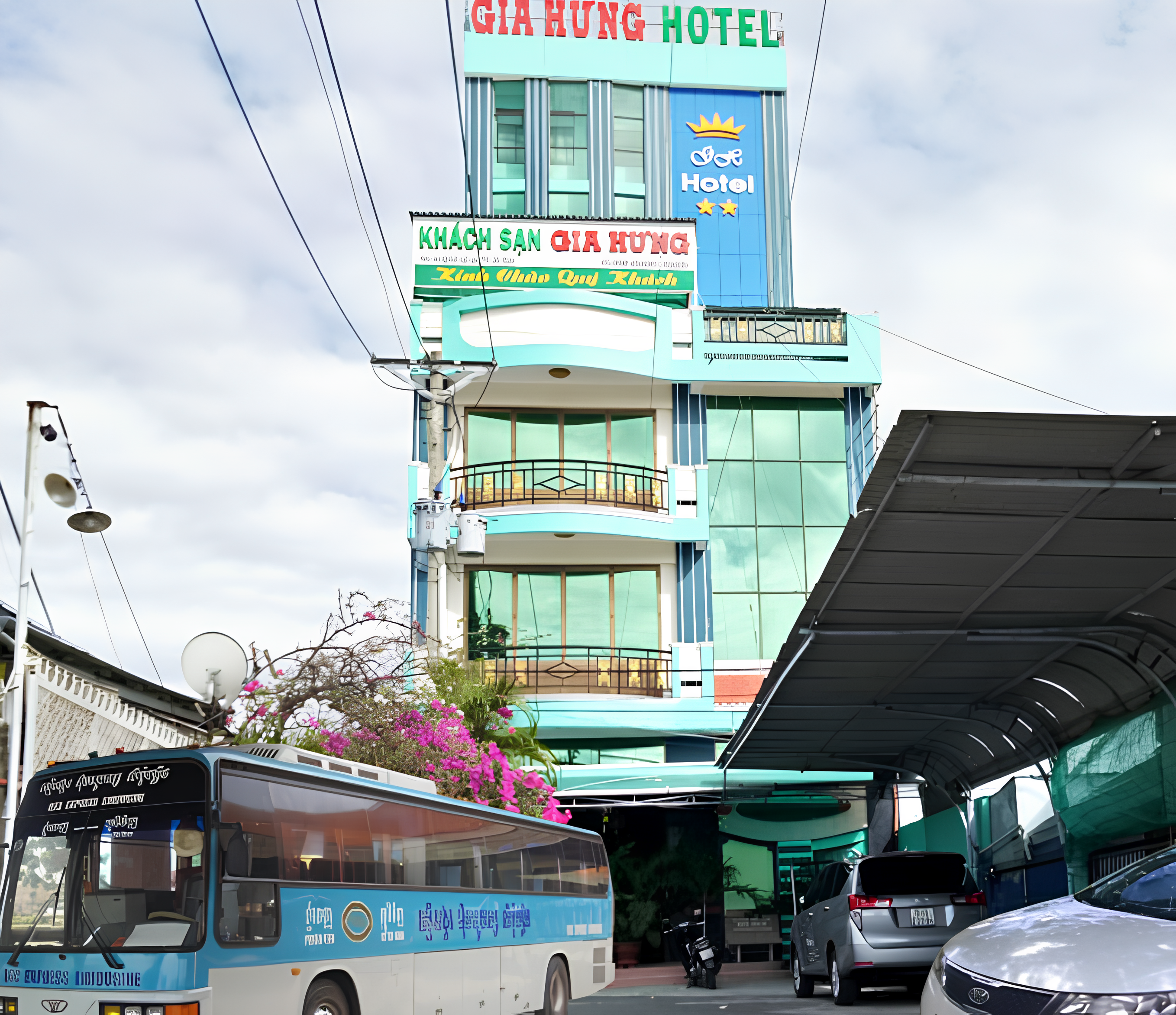 Bãi đỗ xe rộng rãi